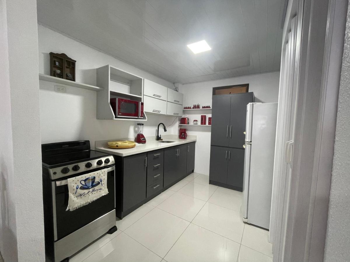 알라후엘라 Alicia'S Place 10 Min From Airport 아파트 외부 사진